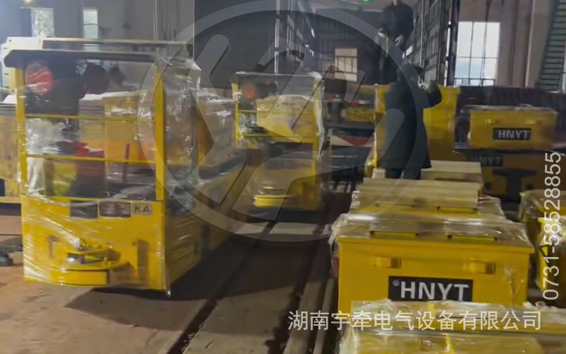 2.5吨及3吨蓄电池电机车出口海外 1.jpg